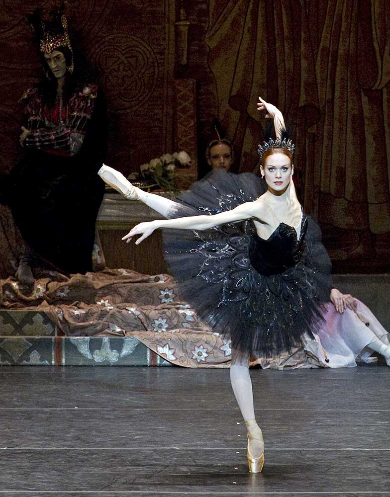 gs-black-swan-ulyana-lopatkina-stare_1000