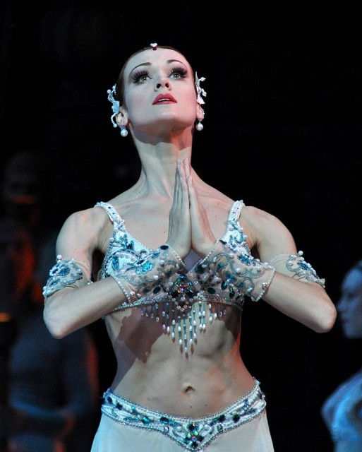 jr_bayadere_lopatkina_close_066_1000.sized