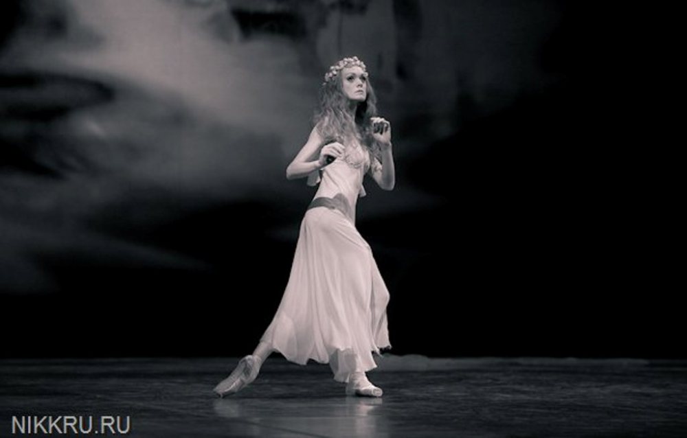 ulyana-lopatkina-monologue-of-ophelia-c2a9-nikolay-krusser02