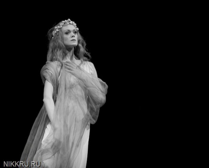 ulyana-lopatkina-monologue-of-ophelia-c2a9-nikolay-krusser31